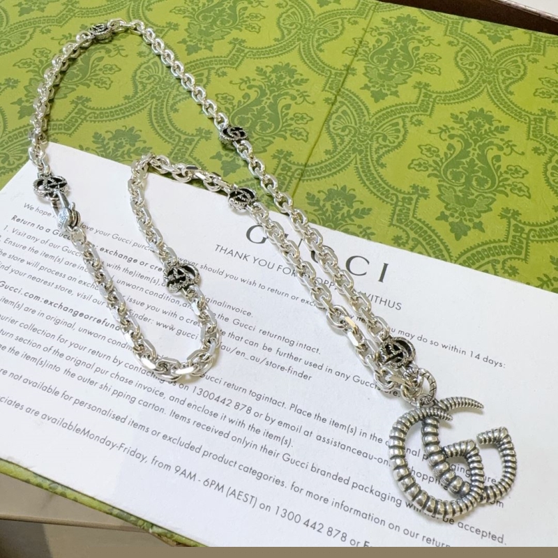 G*u*i necklaces